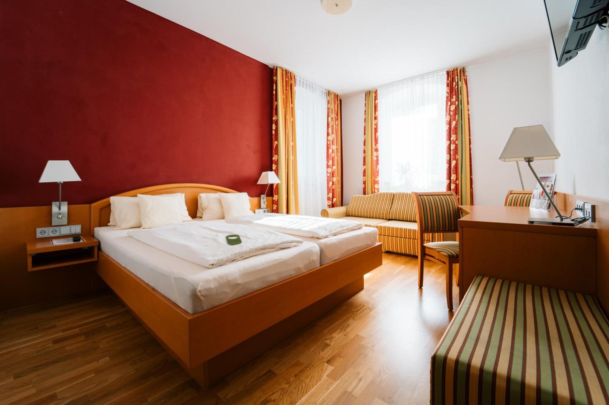 Hotel Weisses Ross Konnersreuth Εξωτερικό φωτογραφία